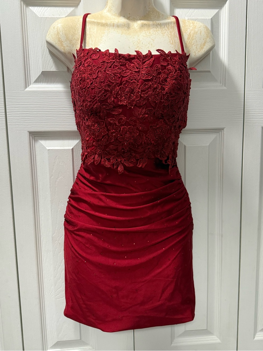 Red Lace Appliqué Spaghetti Strap Dress